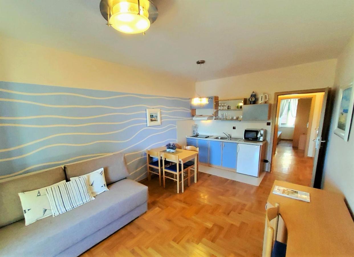 Apartments Petra I Karlo Turanj Rom bilde