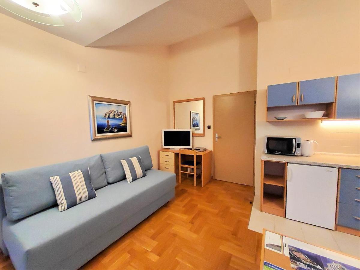 Apartments Petra I Karlo Turanj Eksteriør bilde